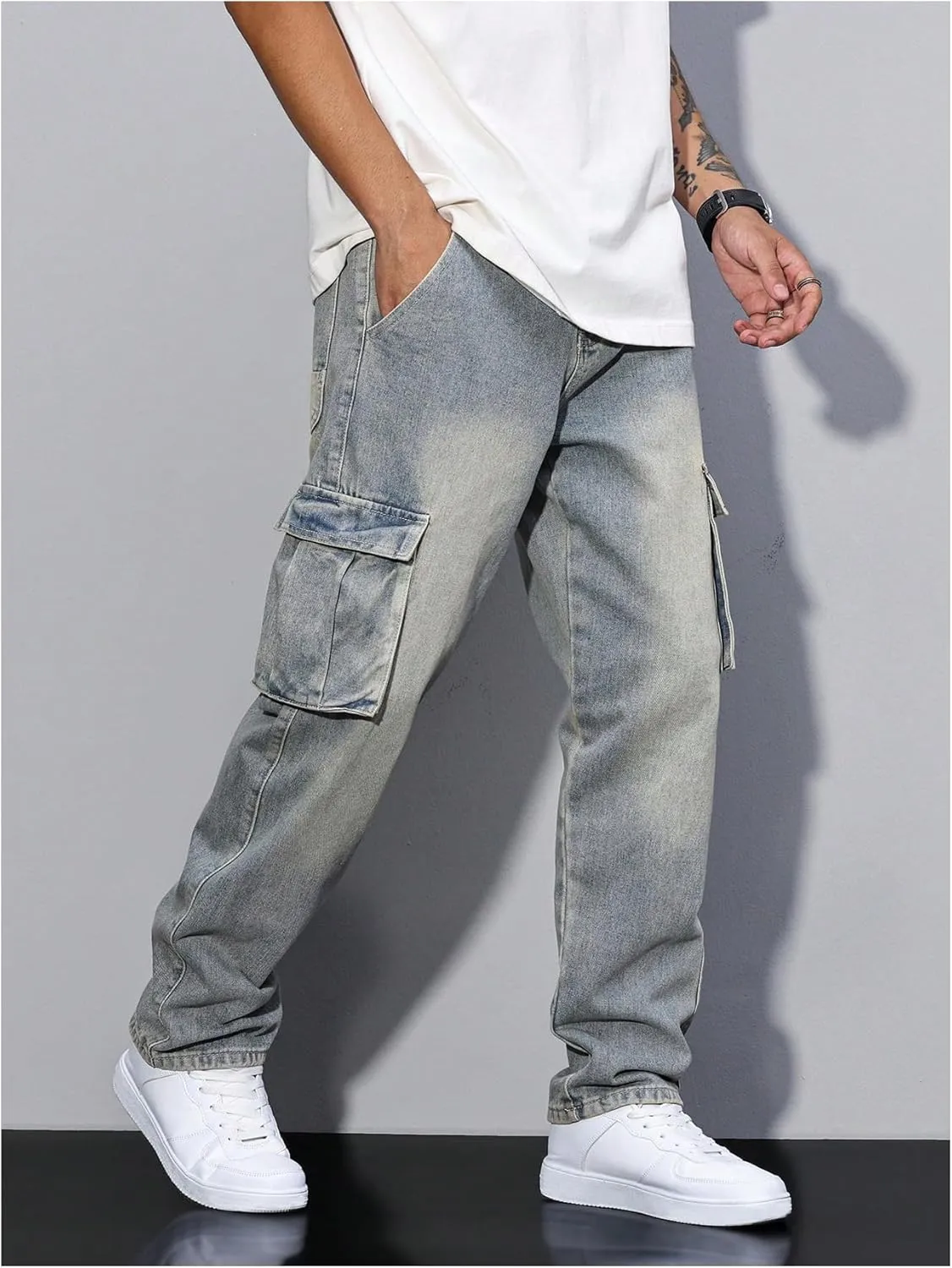Verdusa Men's Cargo Jeans Relaxed Outfits Straight Leg Denim Pants Vintage Jeans with Pockets