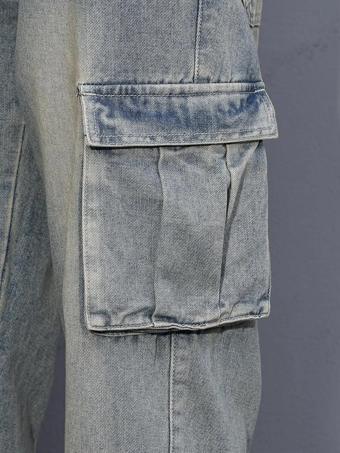 Verdusa Men's Cargo Jeans Relaxed Outfits Straight Leg Denim Pants Vintage Jeans with Pockets