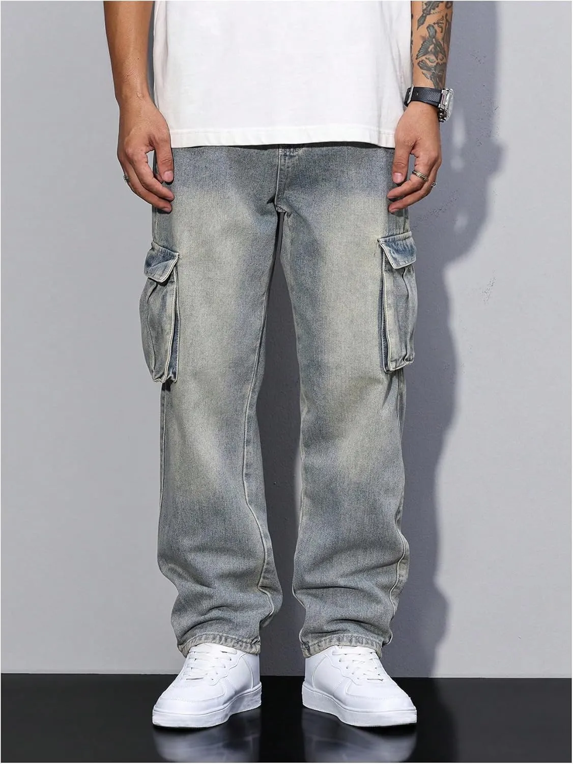 Verdusa Men's Cargo Jeans Relaxed Outfits Straight Leg Denim Pants Vintage Jeans with Pockets